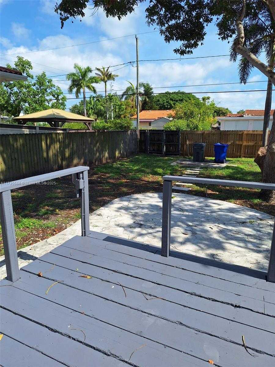 Small Image of 1435 Wiley St, Hollywood, FL 33020, USA Number 20
