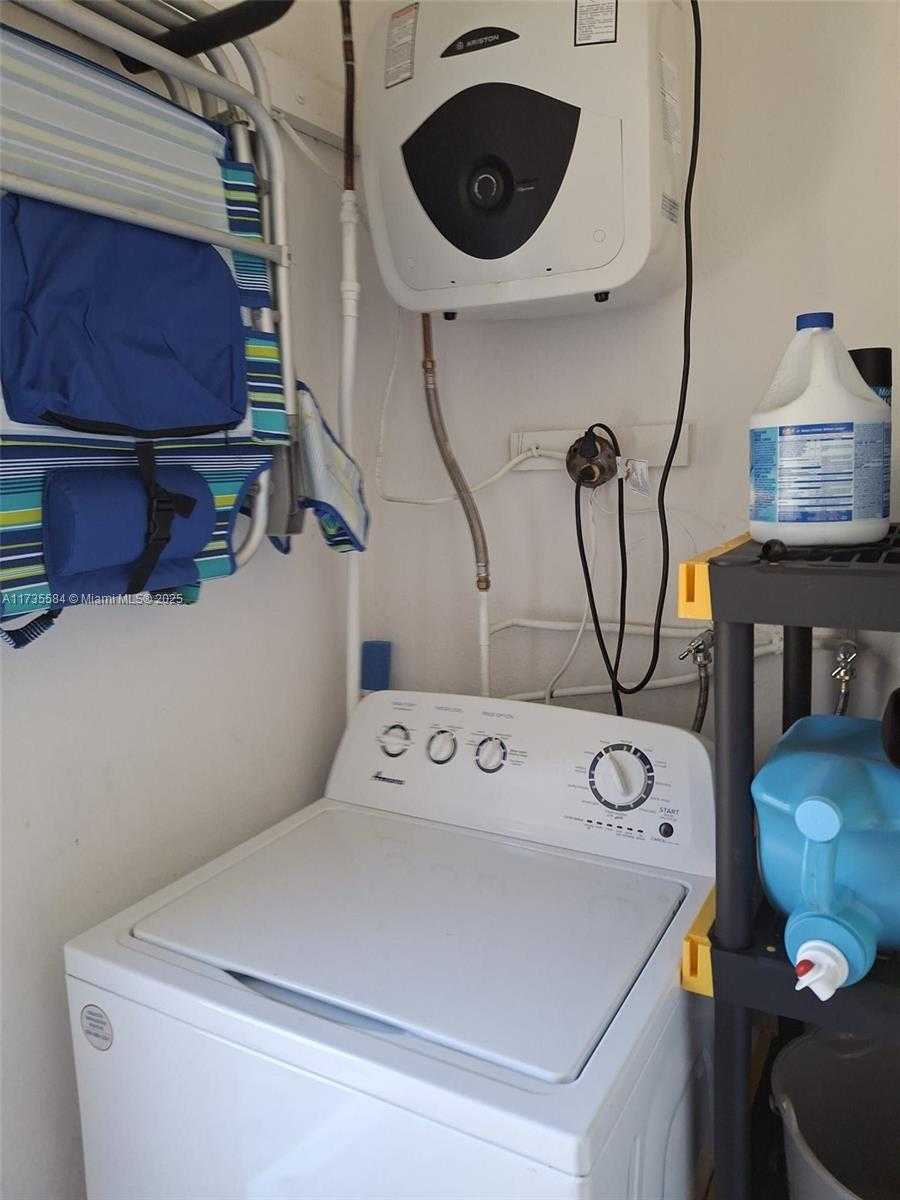 Small Image of 1435 Wiley St, Hollywood, FL 33020, USA Number 27