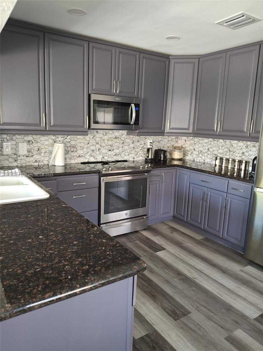 Small Image of 1435 Wiley St, Hollywood, FL 33020, USA Number 3