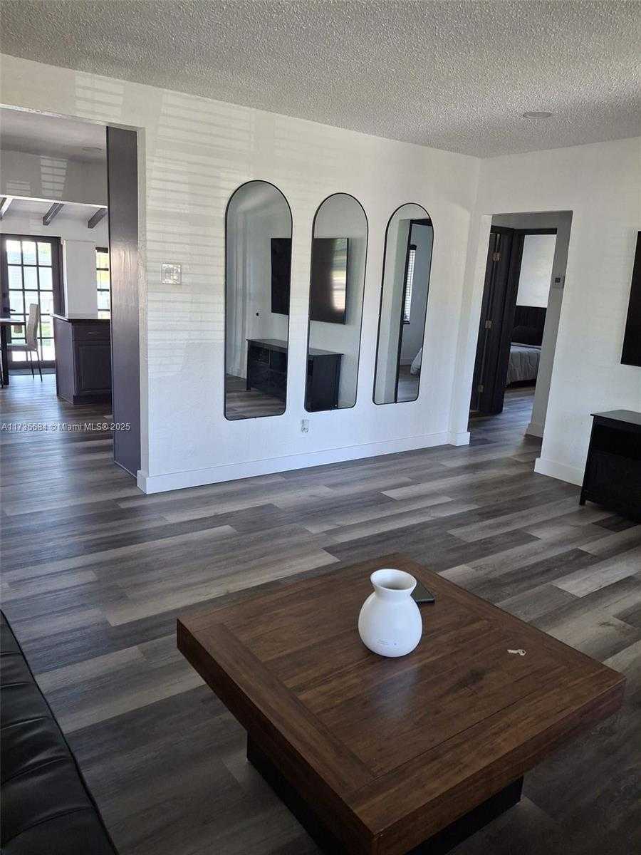 Small Image of 1435 Wiley St, Hollywood, FL 33020, USA Number 34