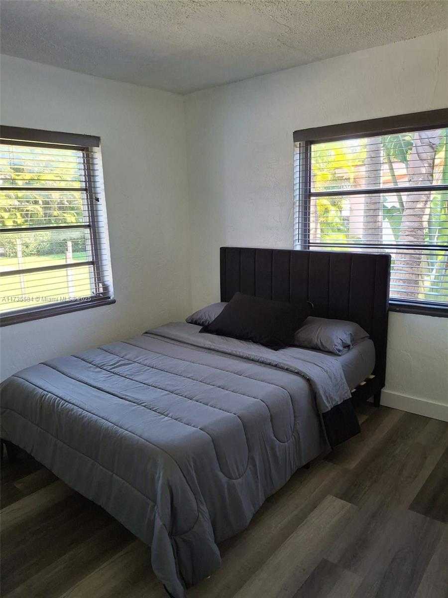 Small Image of 1435 Wiley St, Hollywood, FL 33020, USA Number 38