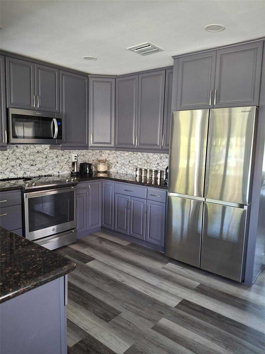 Small Image of 1435 Wiley St, Hollywood, FL 33020, USA Number 41