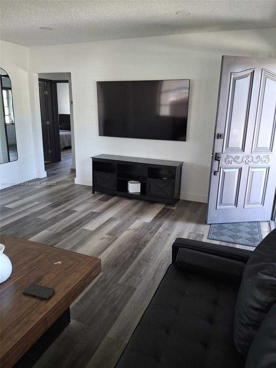 Small Image of 1435 Wiley St, Hollywood, FL 33020, USA Number 42