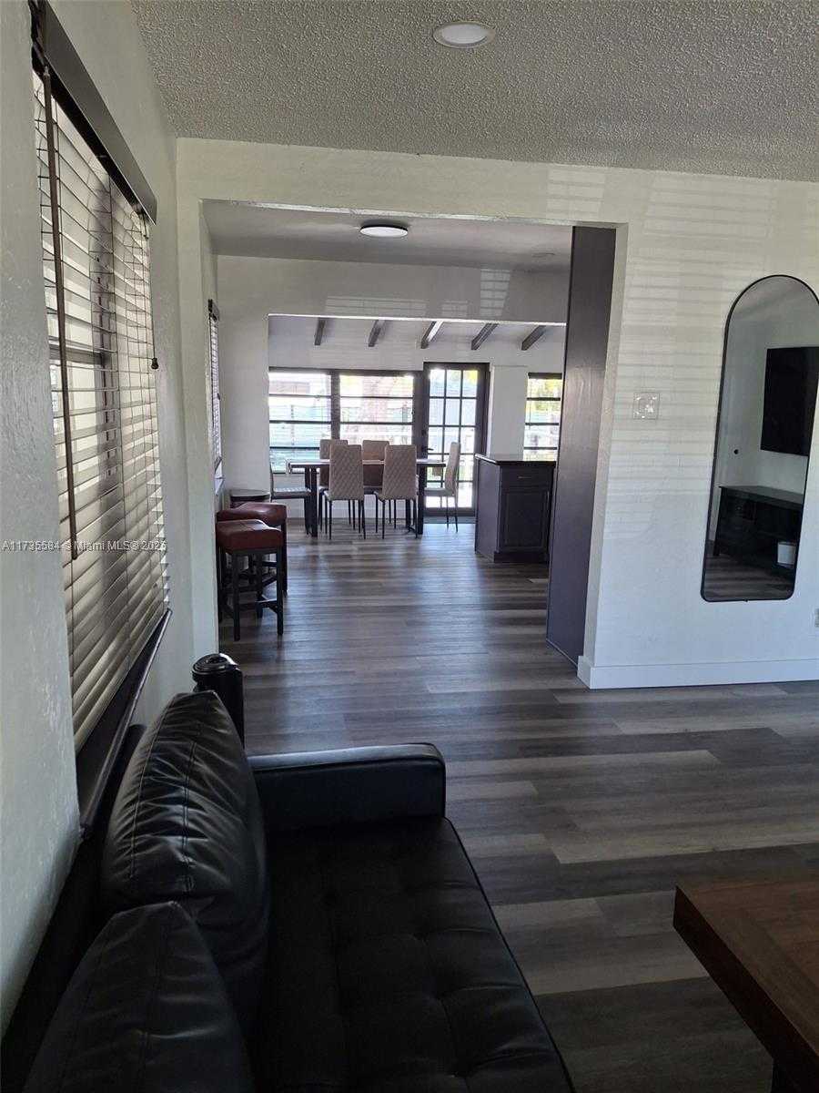 Small Image of 1435 Wiley St, Hollywood, FL 33020, USA Number 45