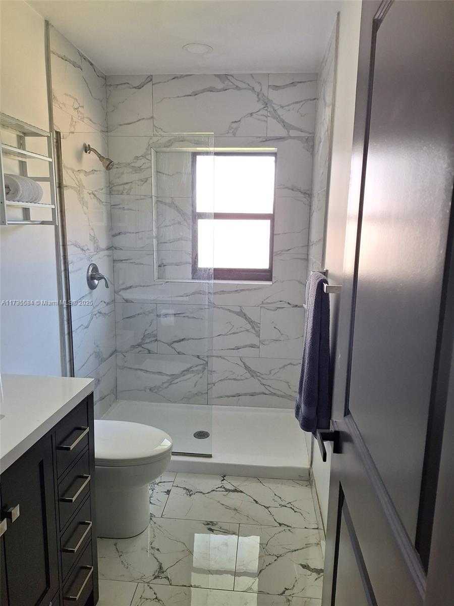 Small Image of 1435 Wiley St, Hollywood, FL 33020, USA Number 7