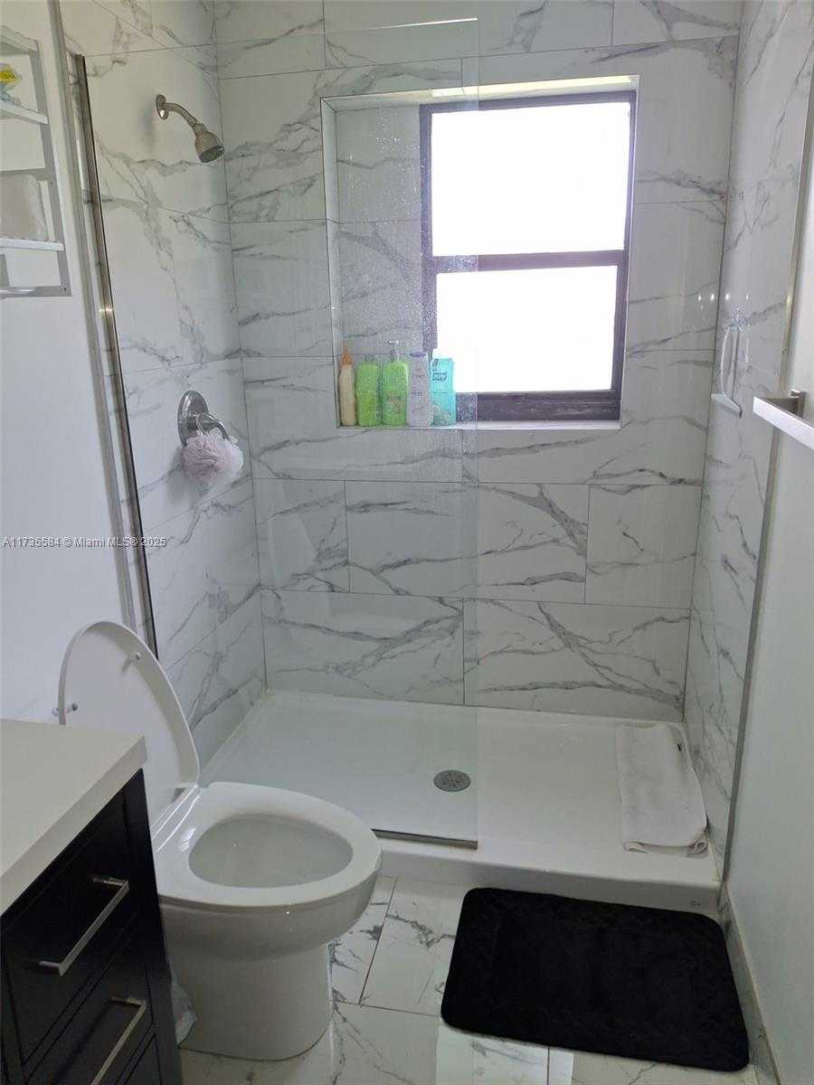 Small Image of 1435 Wiley St, Hollywood, FL 33020, USA Number 8