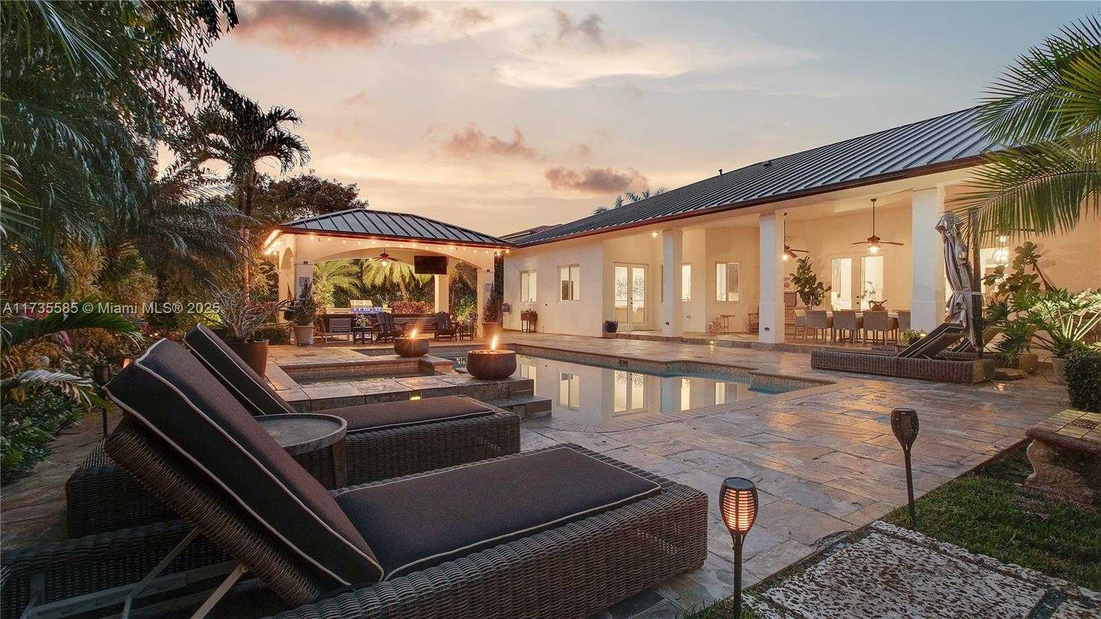 Small Image of 8050 SOUTH WEST 175TH ST, Palmetto Bay Number 2