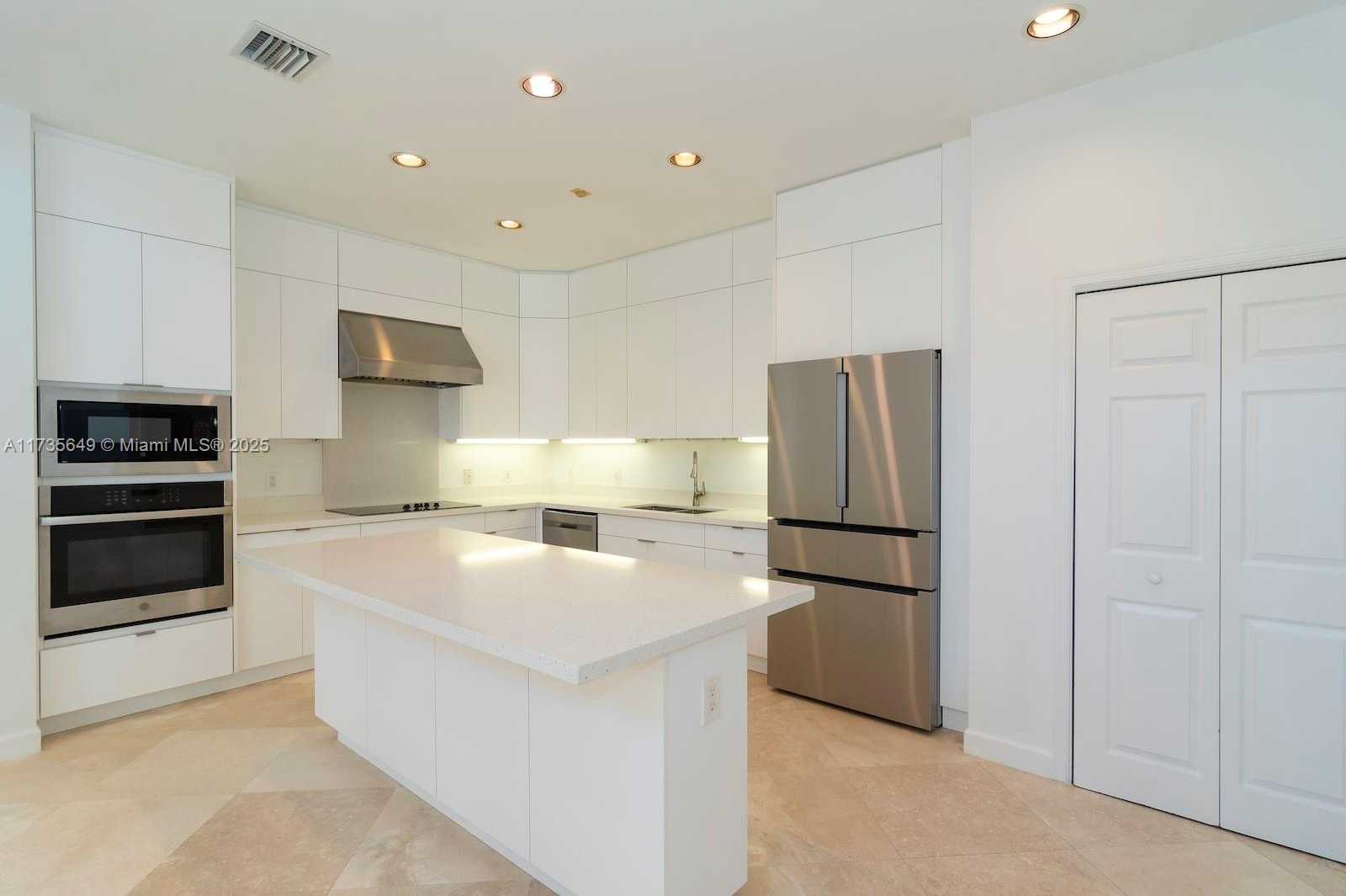 Small Image of 3976 194TH TRL, Sunny Isles Beach Number 18