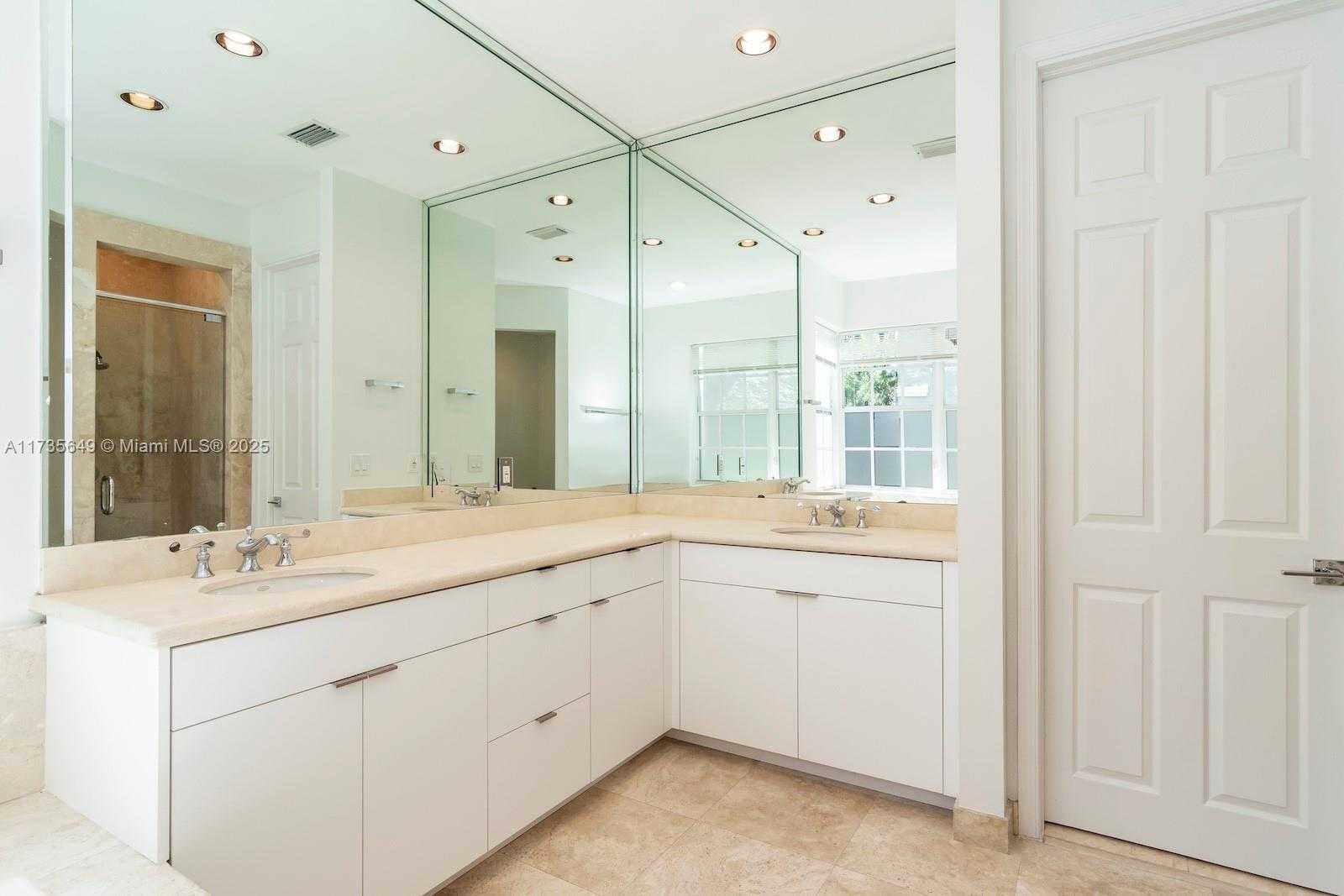 Small Image of 3976 194TH TRL, Sunny Isles Beach Number 27