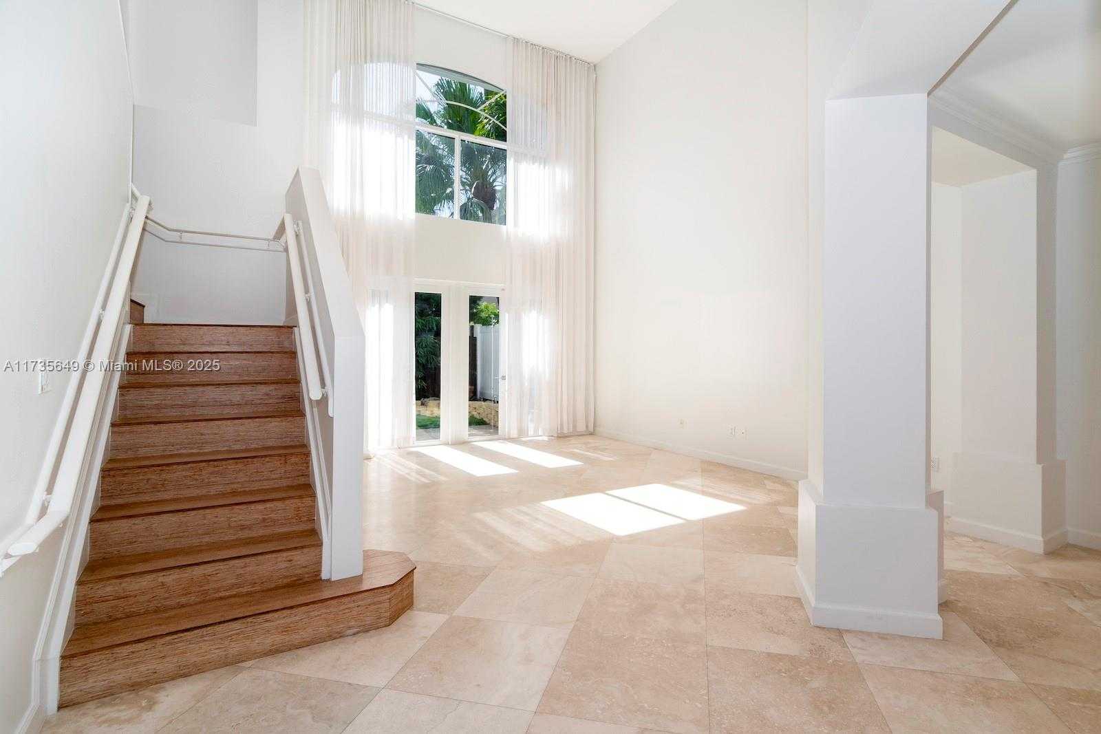 Small Image of 3976 194TH TRL, Sunny Isles Beach Number 4