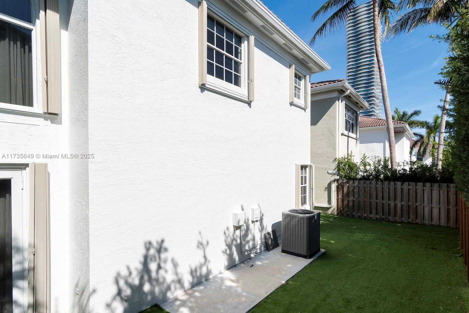 Small Image of 3976 194TH TRL, Sunny Isles Beach Number 67