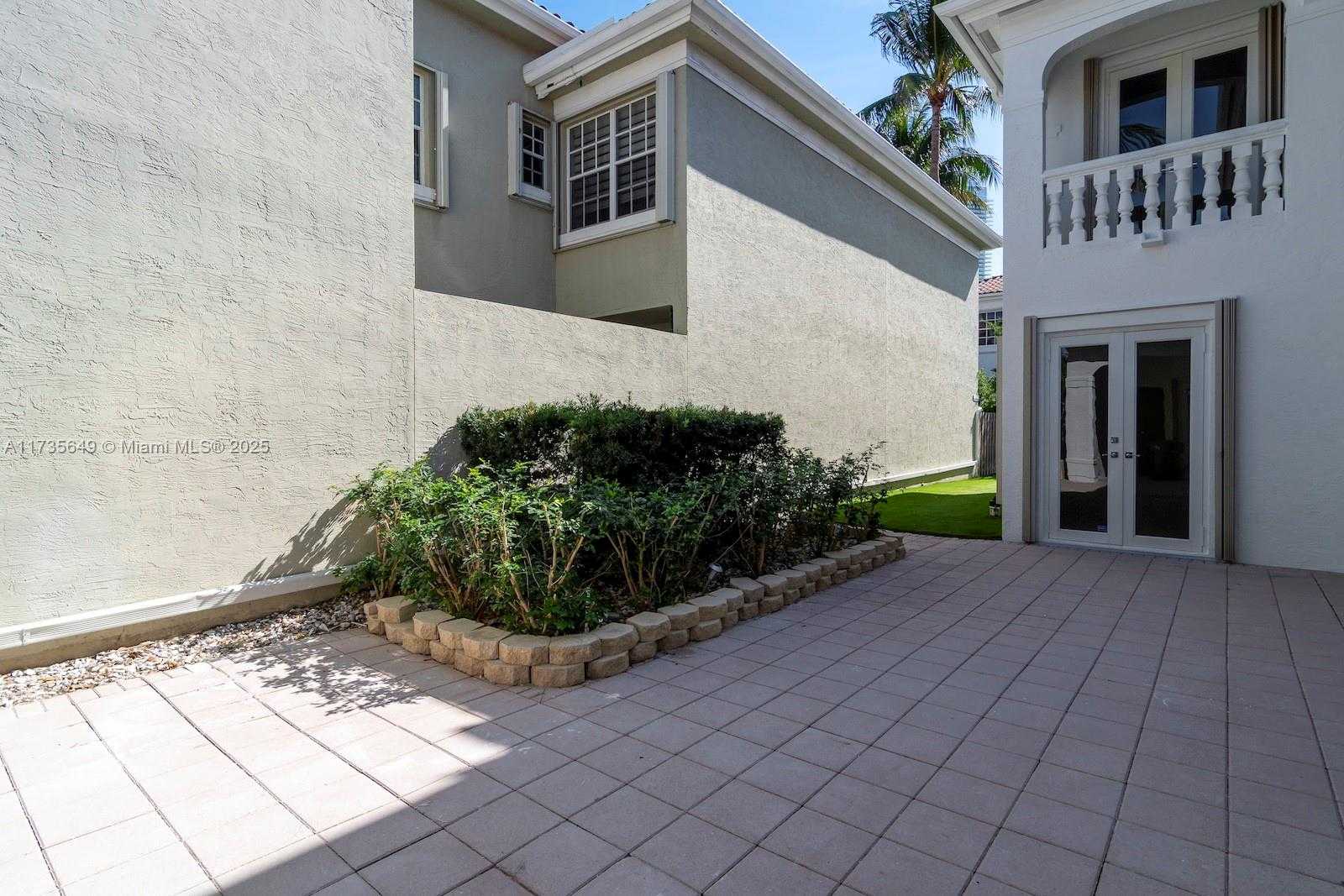 Small Image of 3976 194TH TRL, Sunny Isles Beach Number 68
