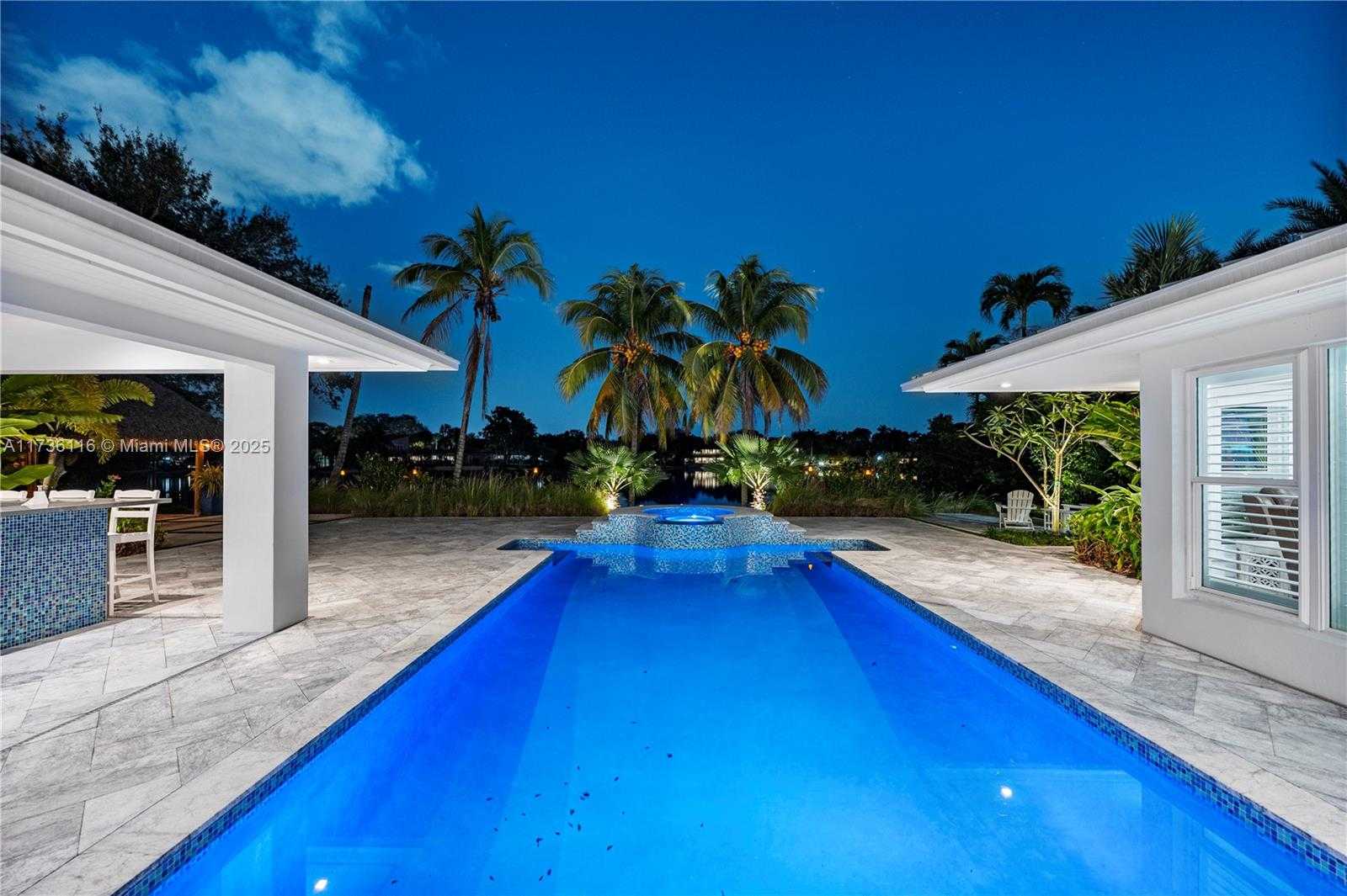 Small Image of 16141 WEST TROON CIR, Miami Lakes Number 2