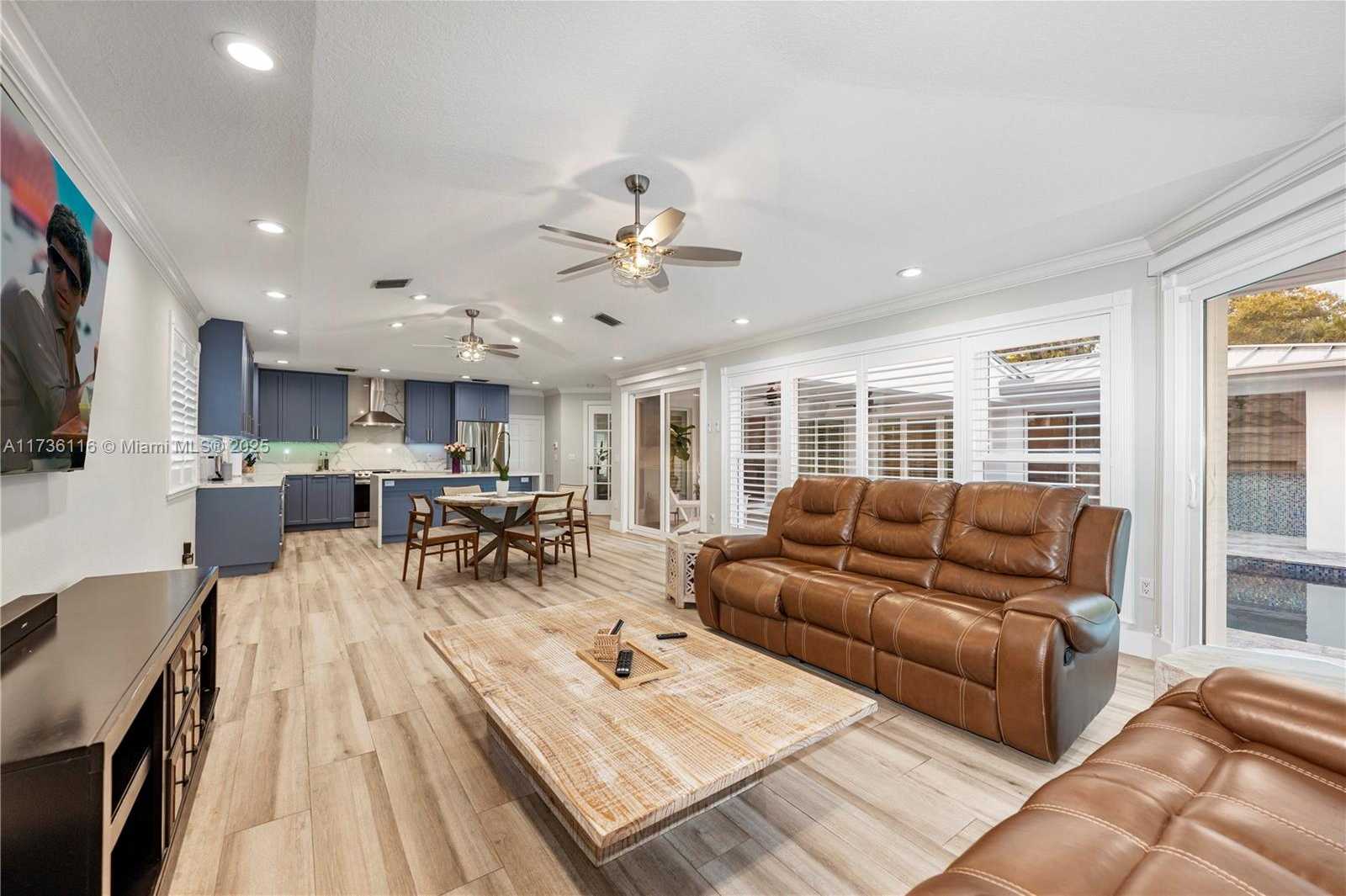 Small Image of 16141 WEST TROON CIR, Miami Lakes Number 28