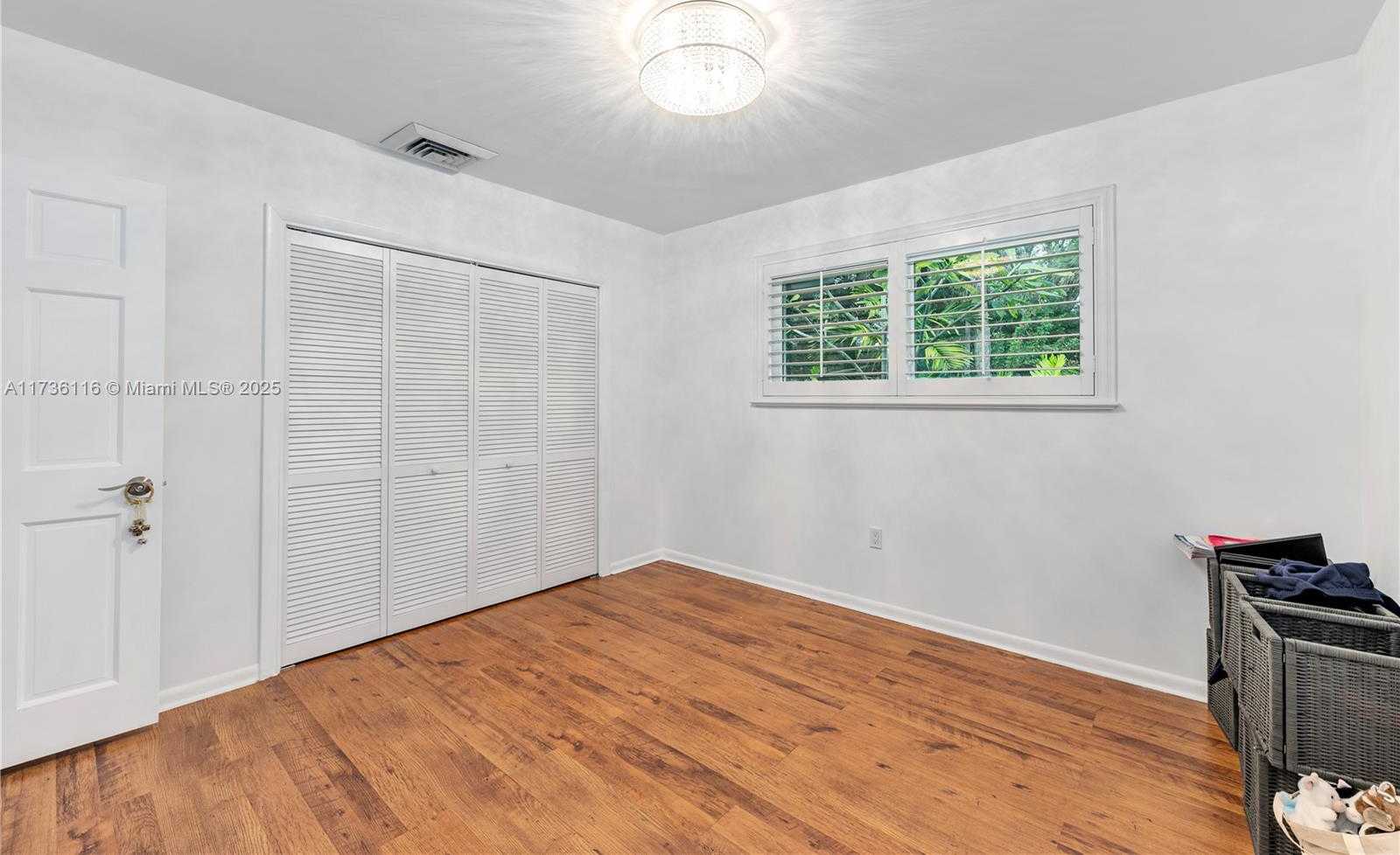 Small Image of 16141 WEST TROON CIR, Miami Lakes Number 33