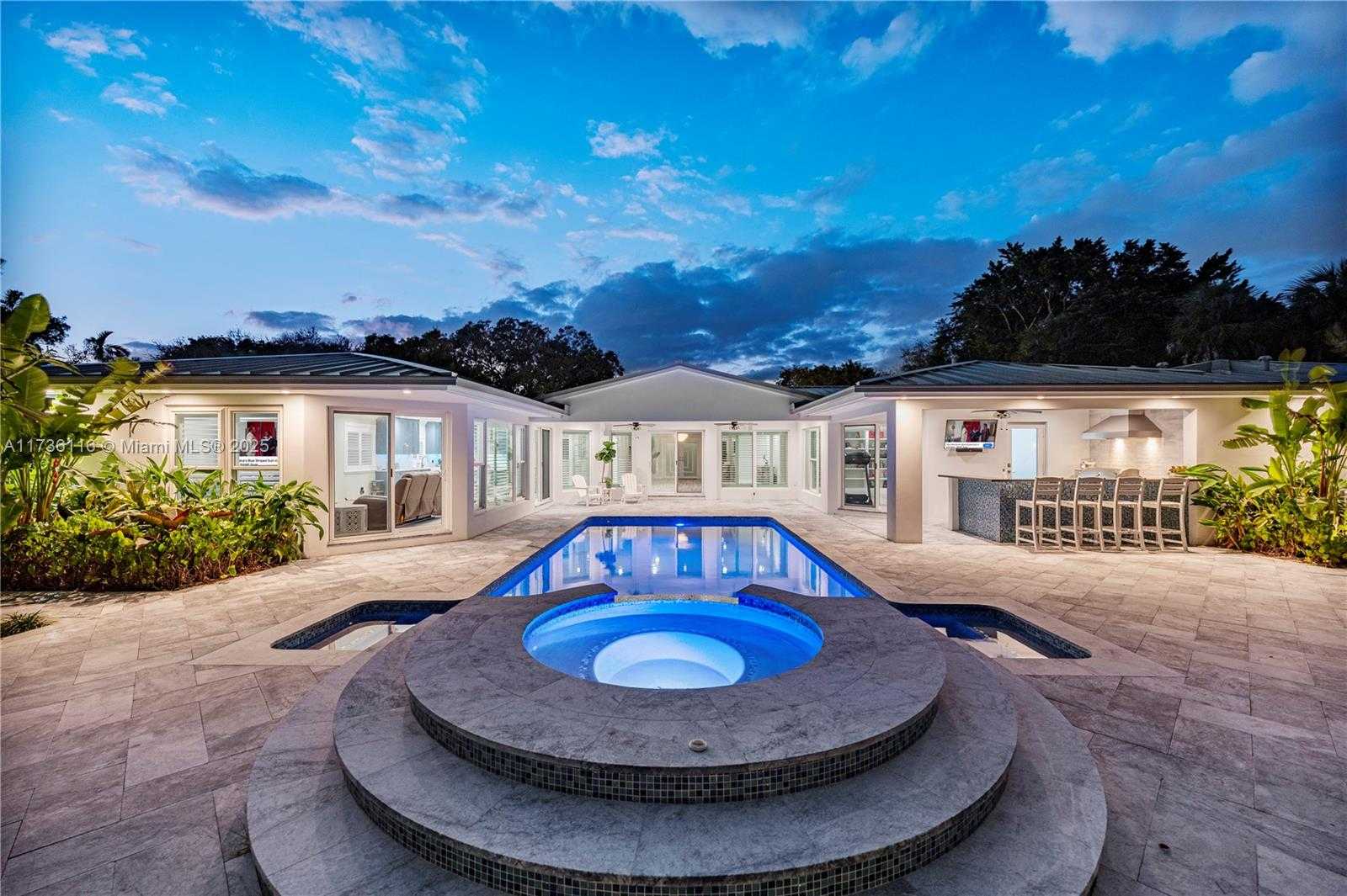 Small Image of 16141 WEST TROON CIR, Miami Lakes Number 4