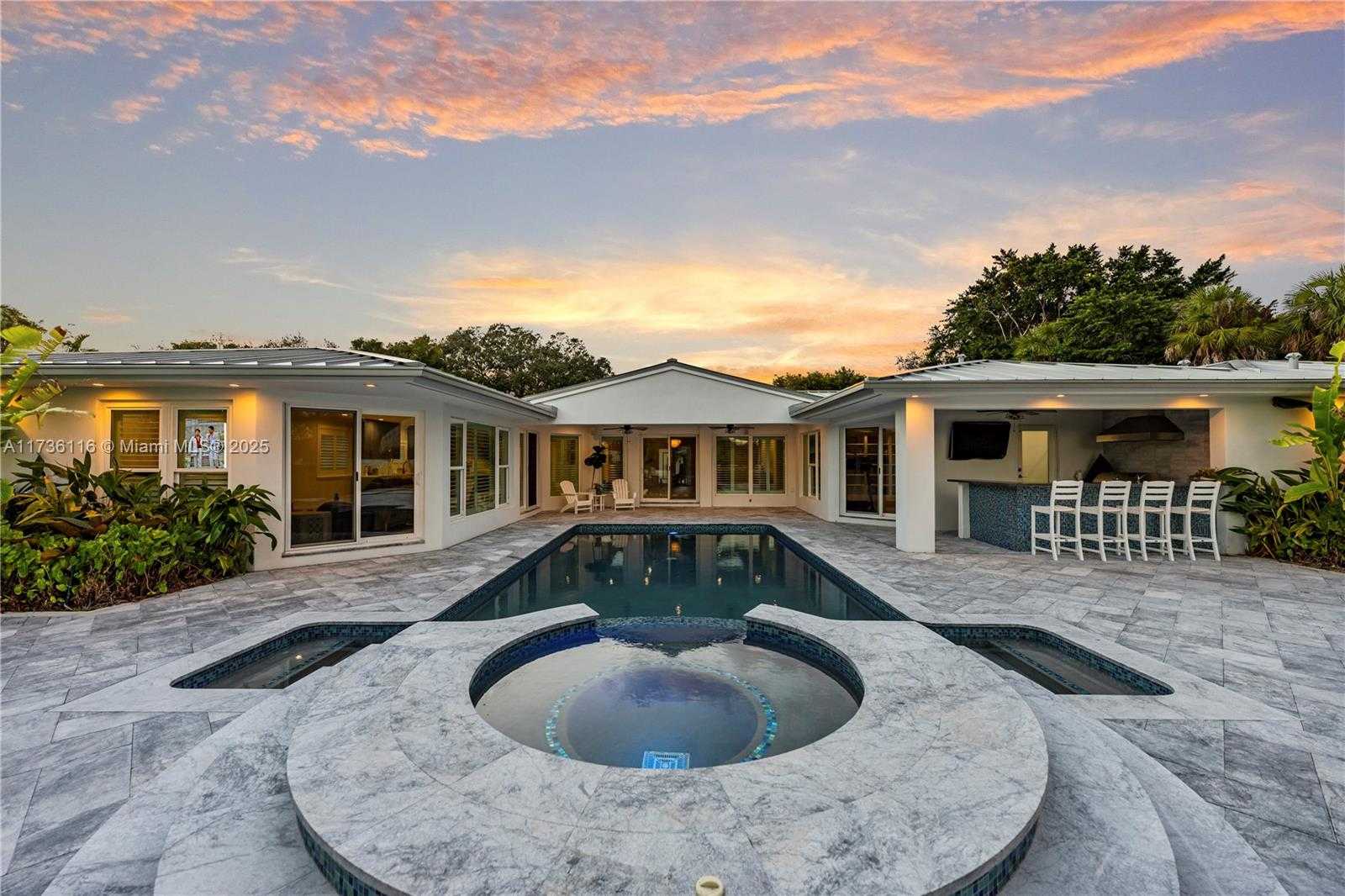 Small Image of 16141 WEST TROON CIR, Miami Lakes Number 47