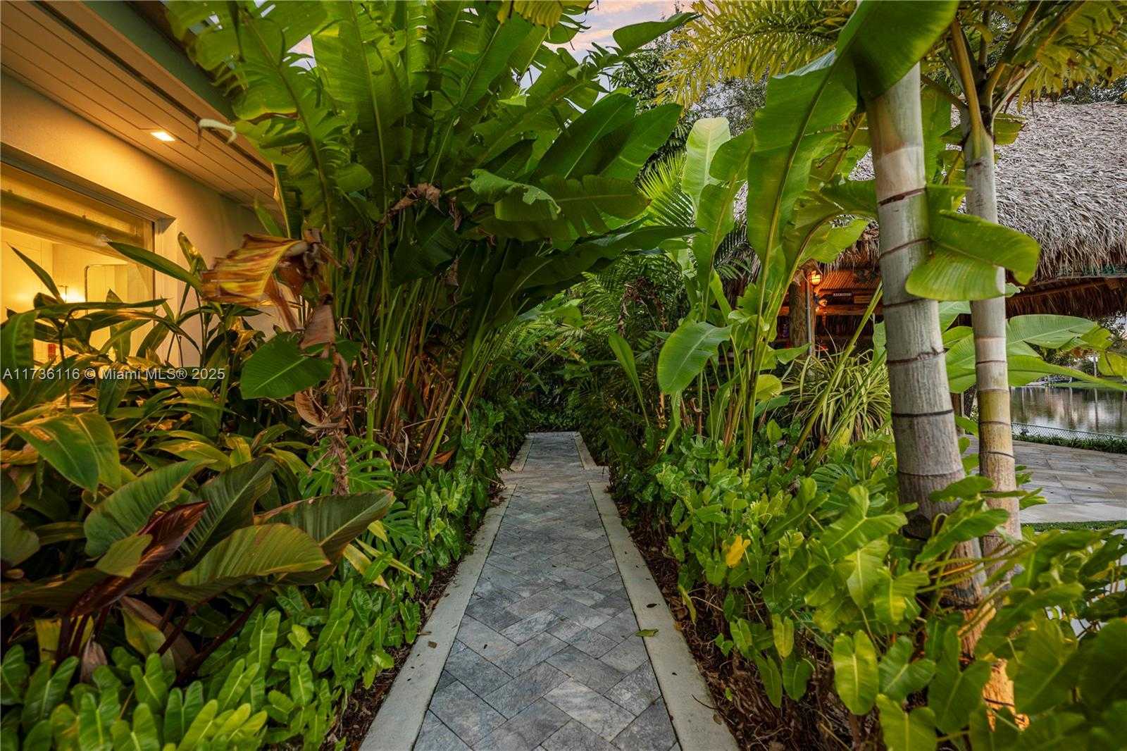 Small Image of 16141 WEST TROON CIR, Miami Lakes Number 61