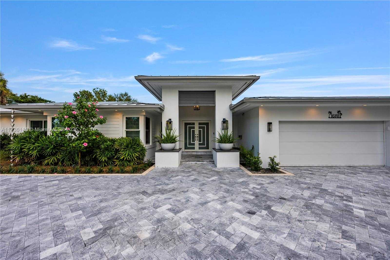 Small Image of 16141 WEST TROON CIR, Miami Lakes Number 8