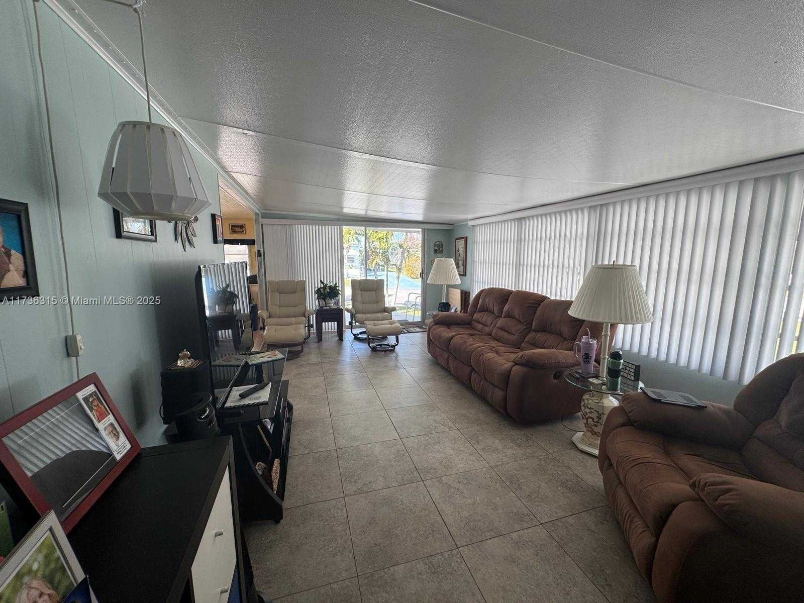 Small Image of 8630 SOUTH WEST 21ST CT, Davie Number 10