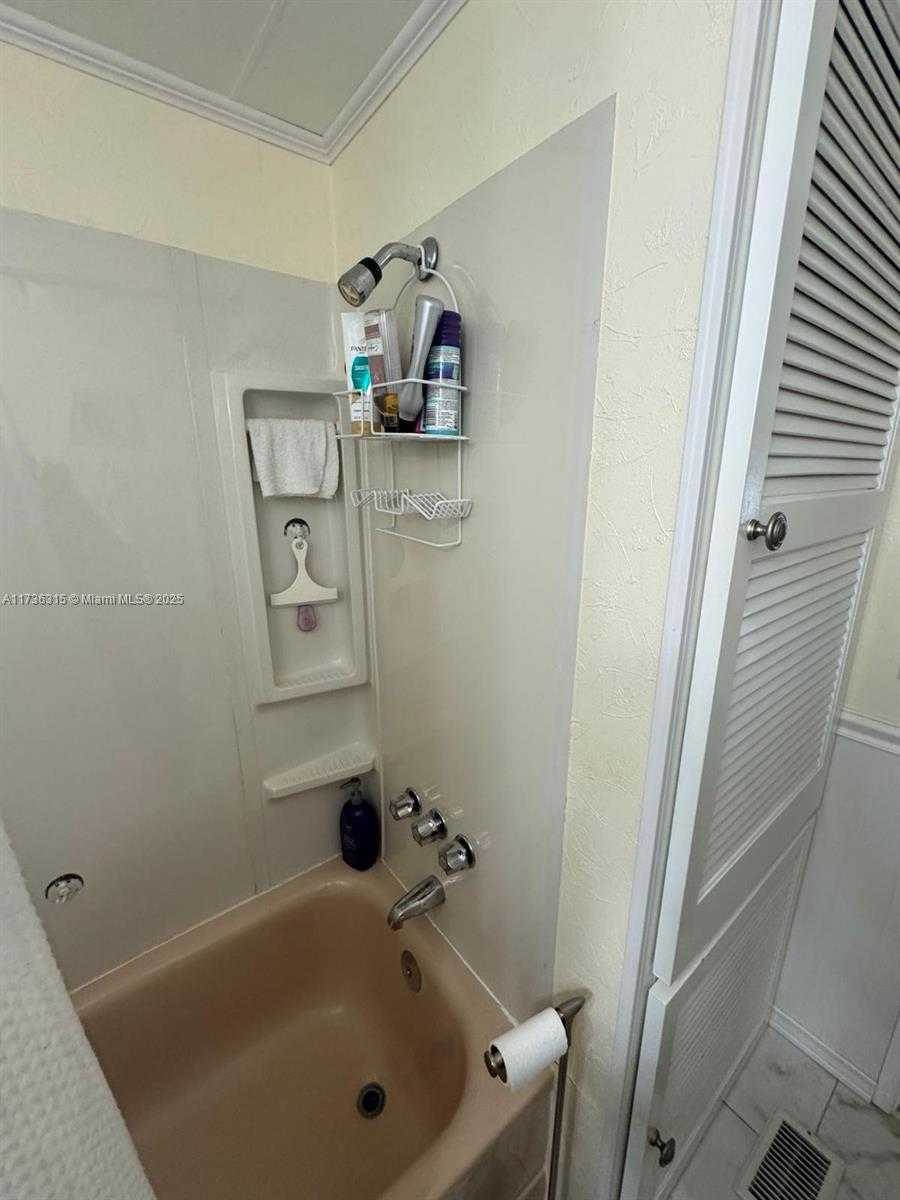 Small Image of 8630 SOUTH WEST 21ST CT, Davie Number 32