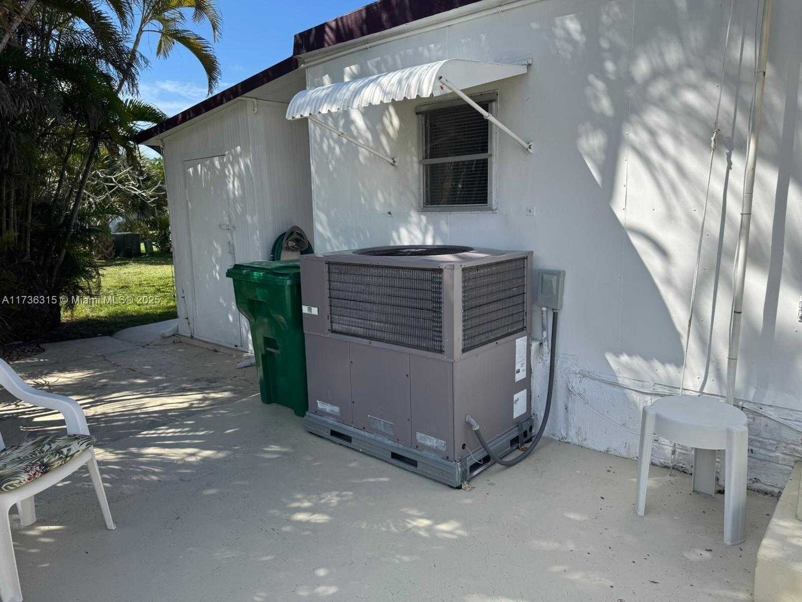Small Image of 8630 SOUTH WEST 21ST CT, Davie Number 33