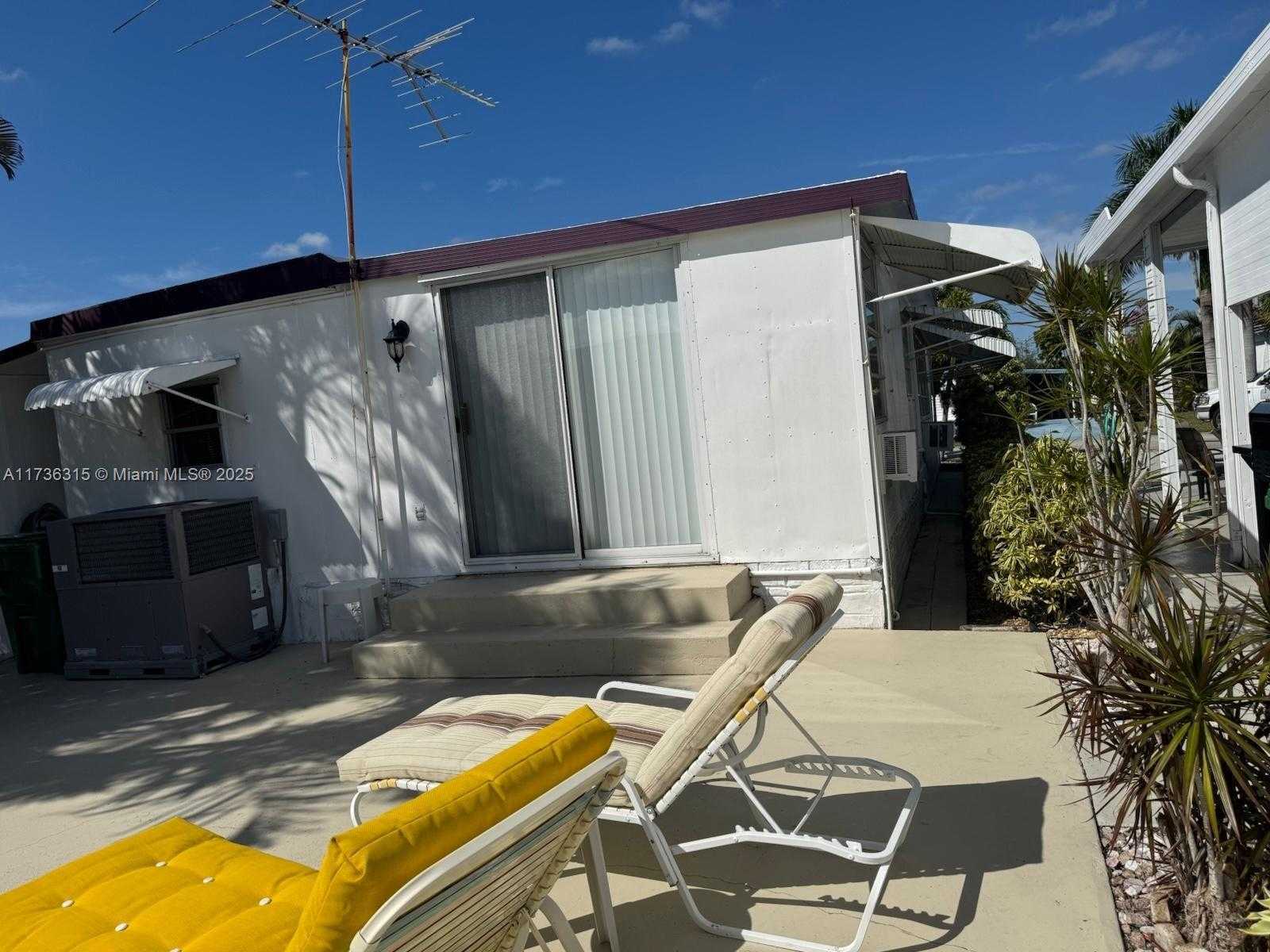 Small Image of 8630 SOUTH WEST 21ST CT, Davie Number 35