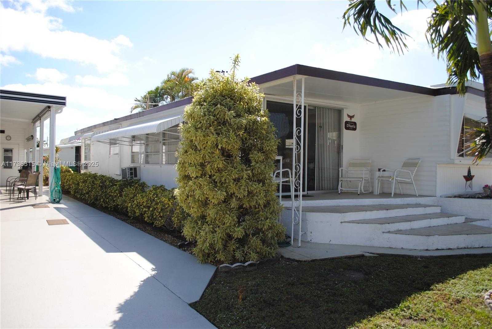 Small Image of 8630 SOUTH WEST 21ST CT, Davie Number 38
