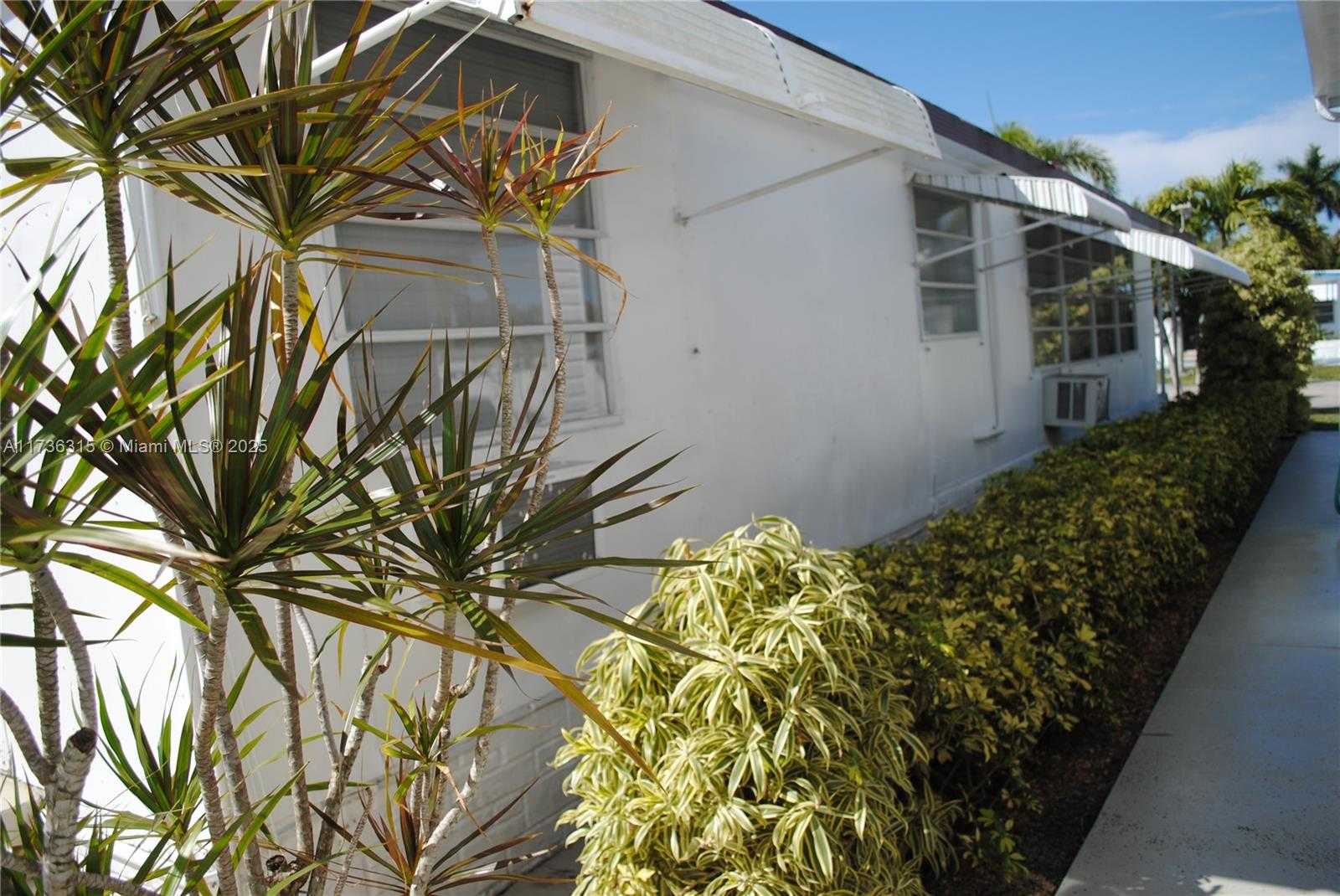 Small Image of 8630 SOUTH WEST 21ST CT, Davie Number 41