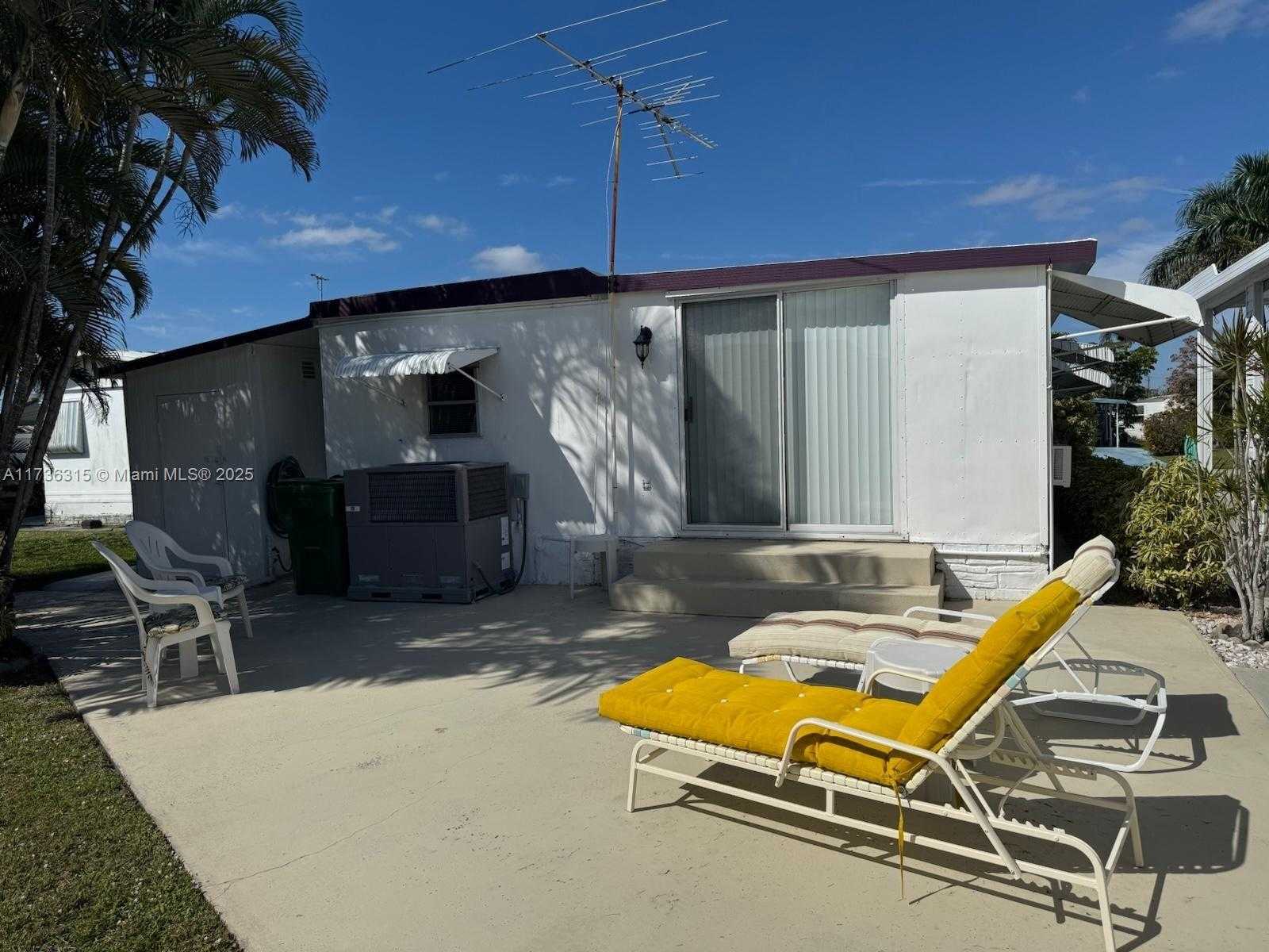 Small Image of 8630 SOUTH WEST 21ST CT, Davie Number 42
