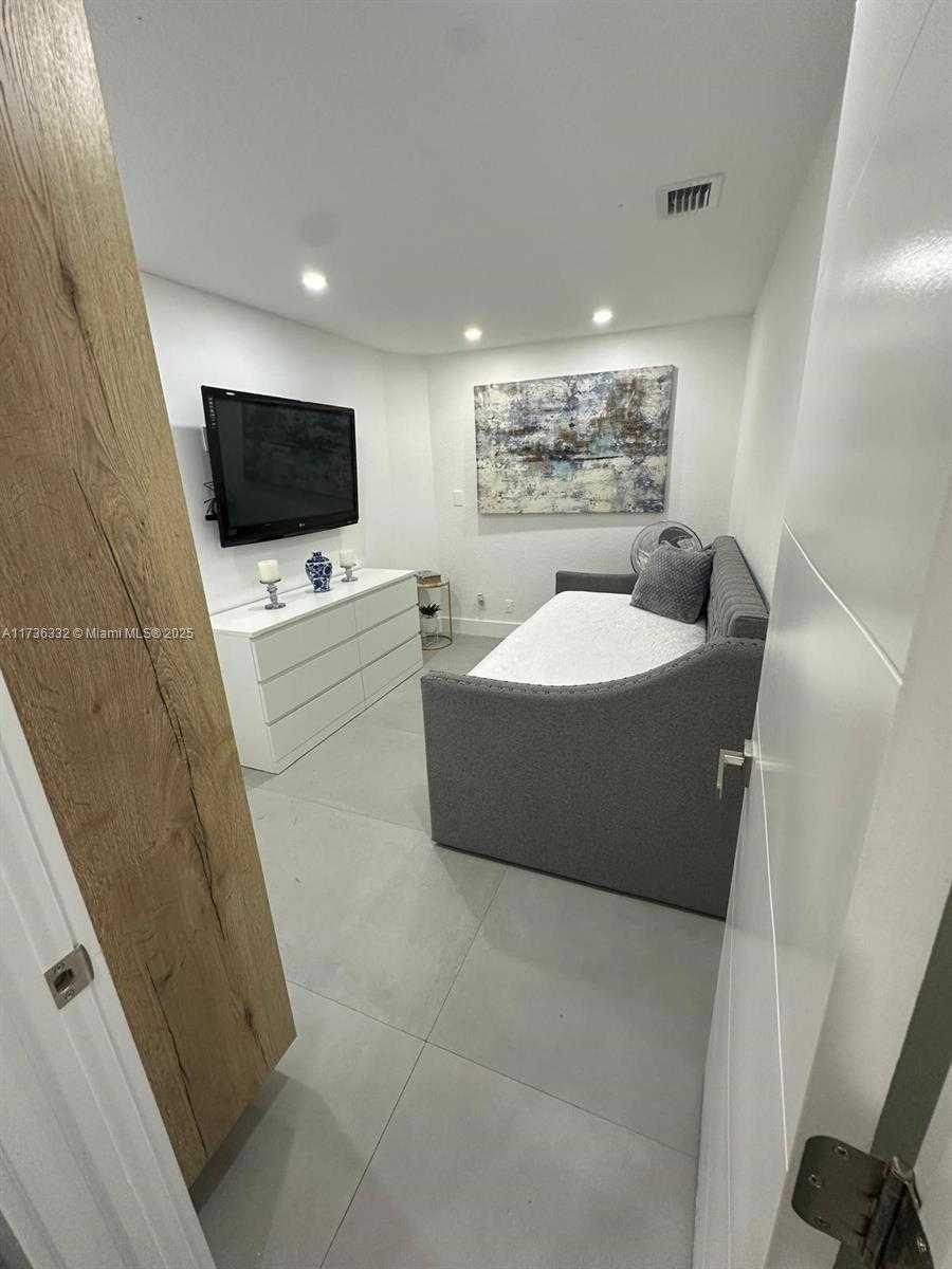 Small Image of 16805 SOUTH WEST 5TH WAY, Weston Number 18