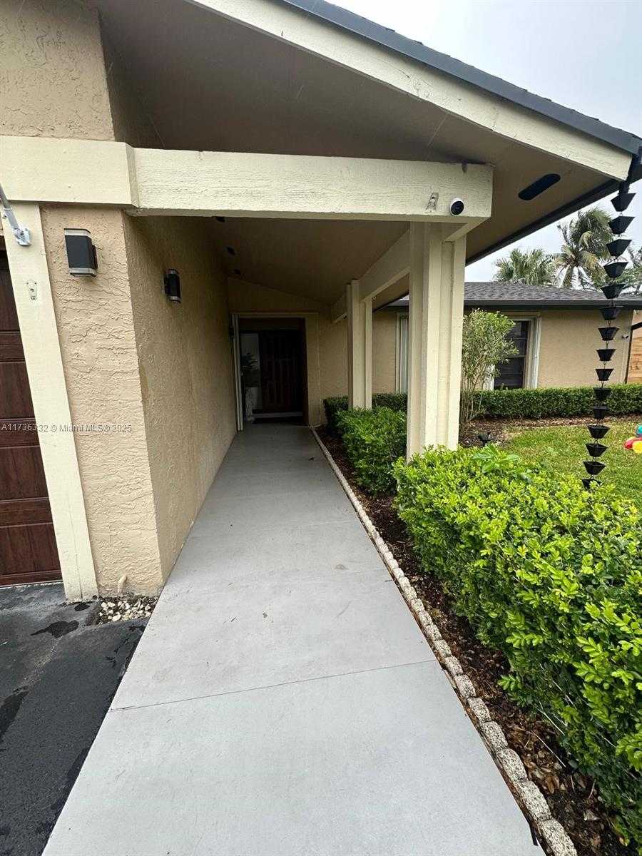Small Image of 16805 SOUTH WEST 5TH WAY, Weston Number 2