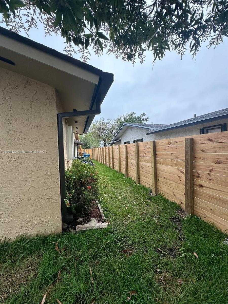 Small Image of 16805 SOUTH WEST 5TH WAY, Weston Number 35