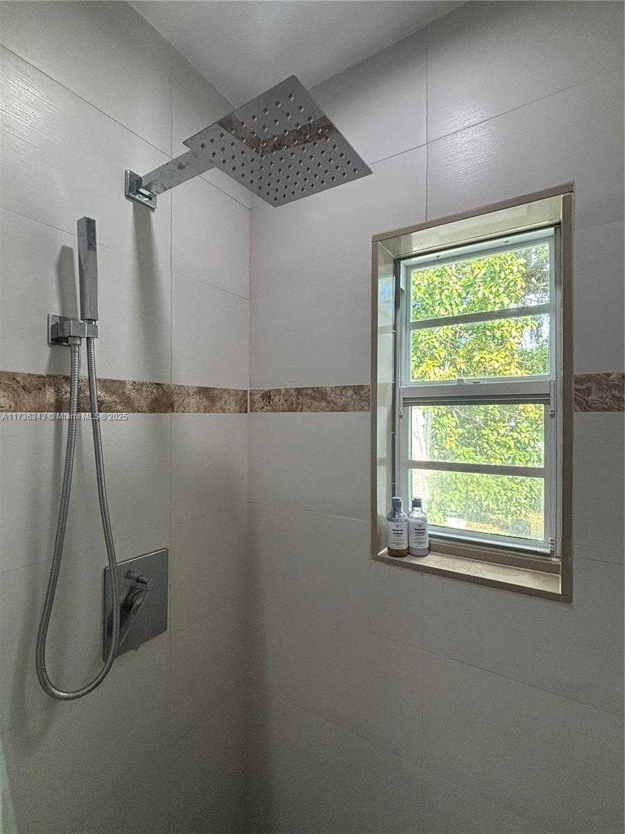 Small Image of 121 WEST 42ND ST, Hialeah Number 10