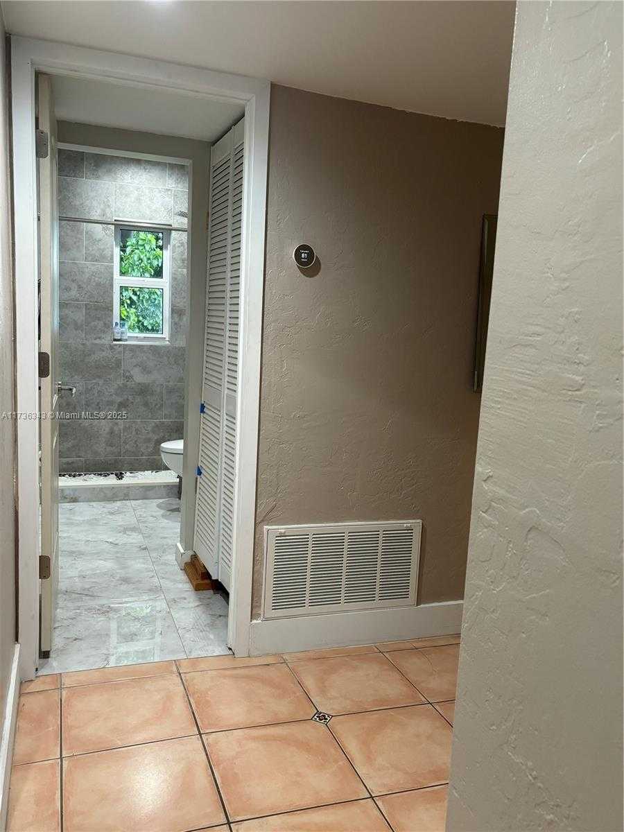 Small Image of 121 WEST 42ND ST, Hialeah Number 19