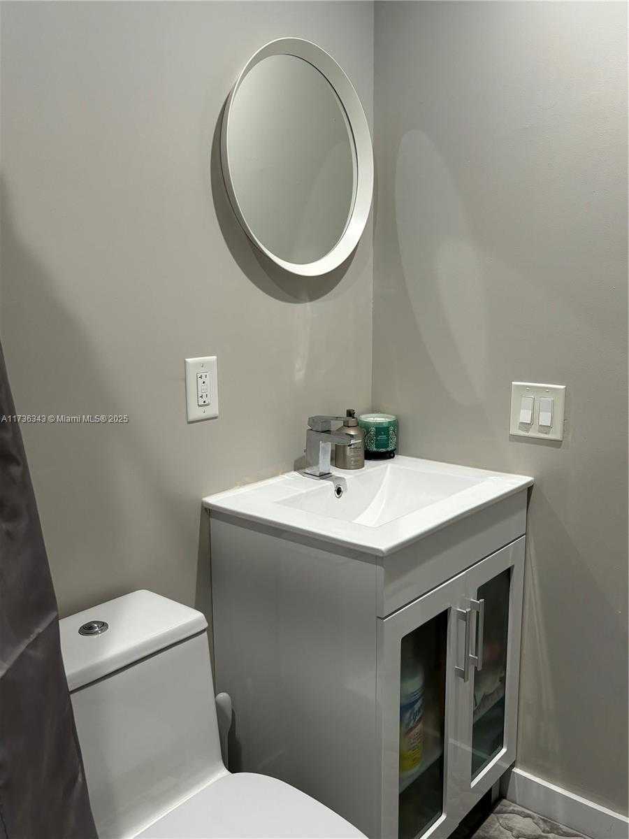Small Image of 121 WEST 42ND ST, Hialeah Number 22