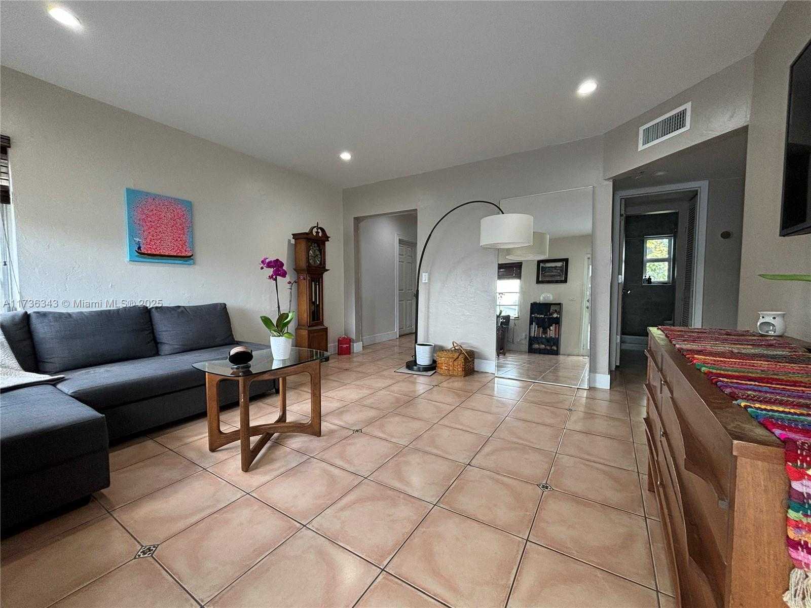 Small Image of 121 WEST 42ND ST, Hialeah Number 3