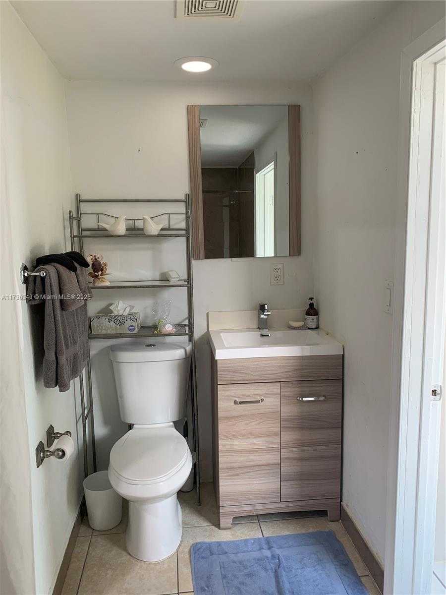 Small Image of 121 WEST 42ND ST, Hialeah Number 36