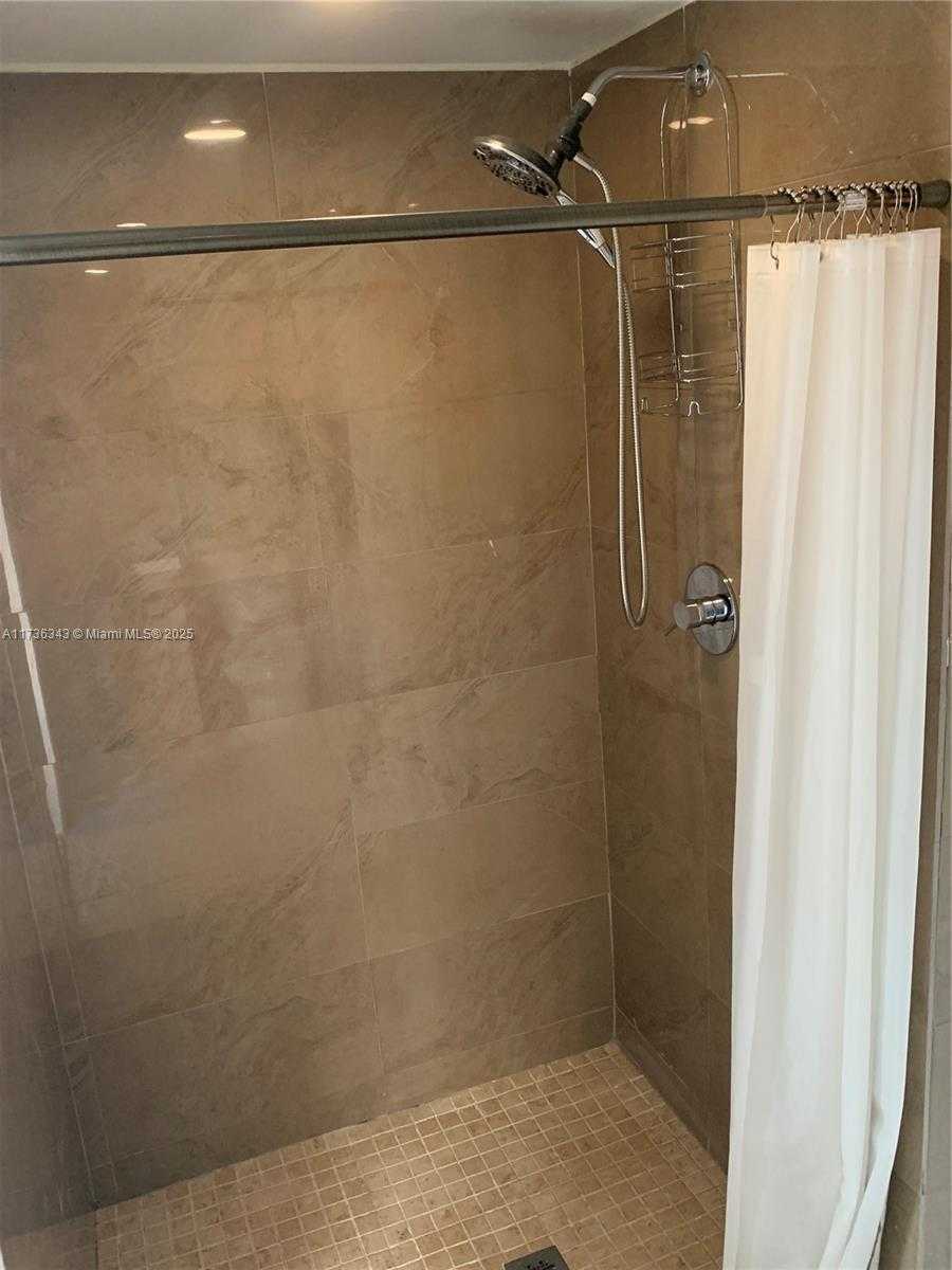 Small Image of 121 WEST 42ND ST, Hialeah Number 37