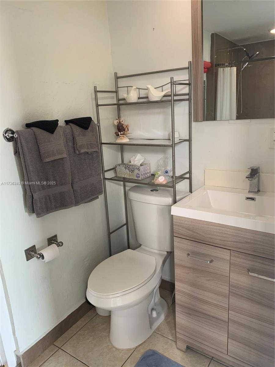 Small Image of 121 WEST 42ND ST, Hialeah Number 39