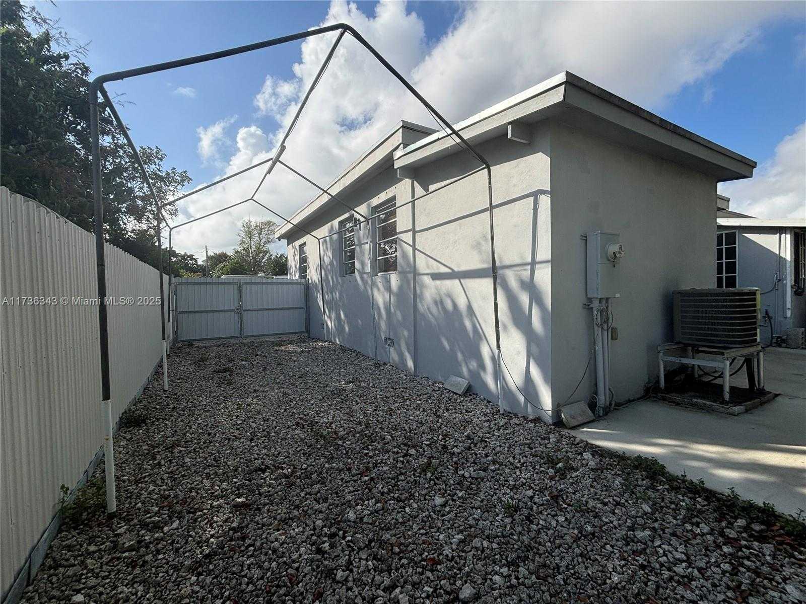 Small Image of 121 WEST 42ND ST, Hialeah Number 48