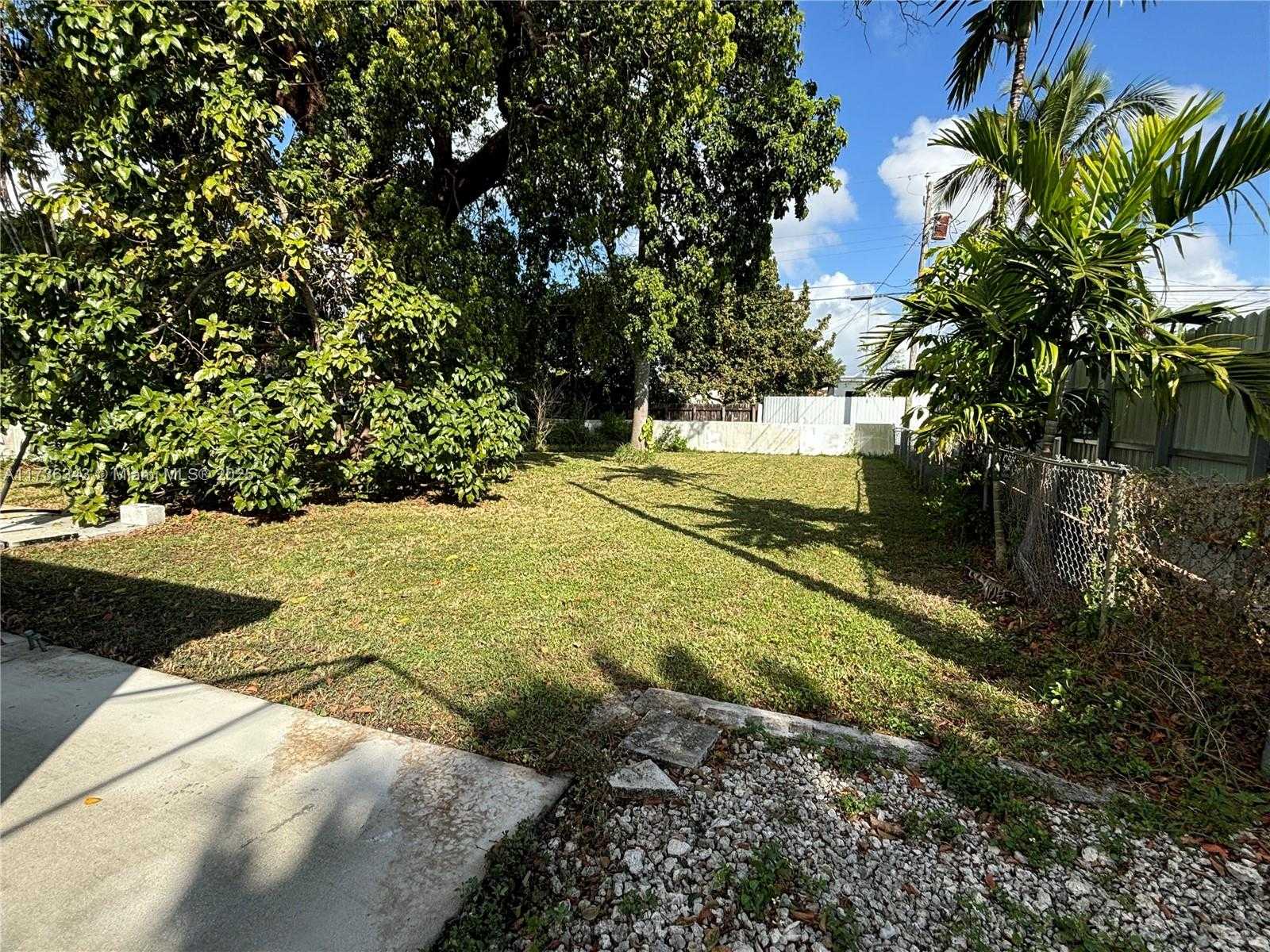 Small Image of 121 WEST 42ND ST, Hialeah Number 50