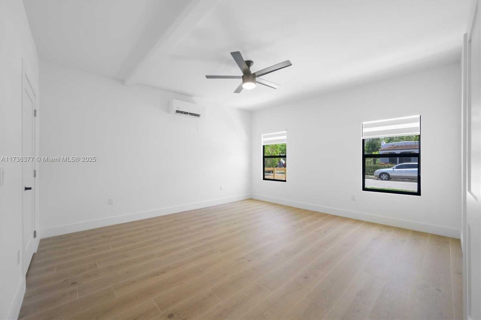 Small Image of 619 35th St, West Palm Beach, FL 33407, USA Number 10