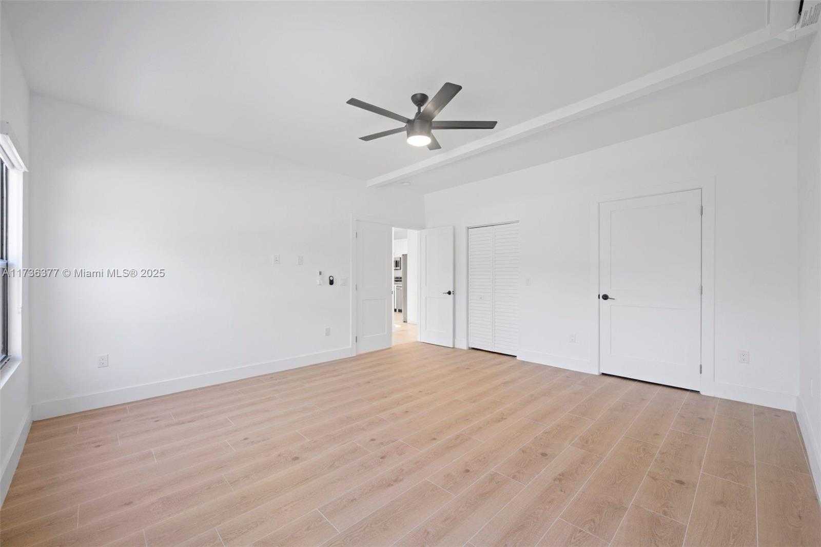 Small Image of 619 35th St, West Palm Beach, FL 33407, USA Number 11