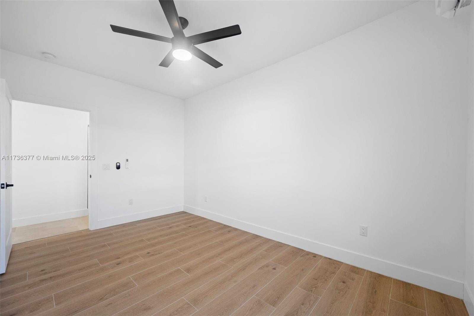 Small Image of 619 35th St, West Palm Beach, FL 33407, USA Number 18