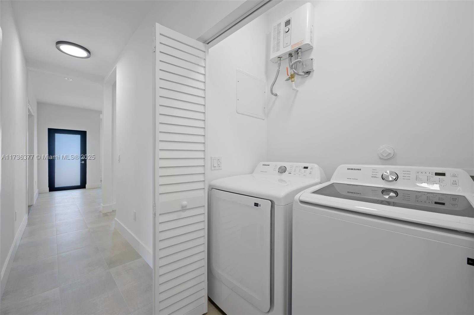 Small Image of 619 35th St, West Palm Beach, FL 33407, USA Number 22
