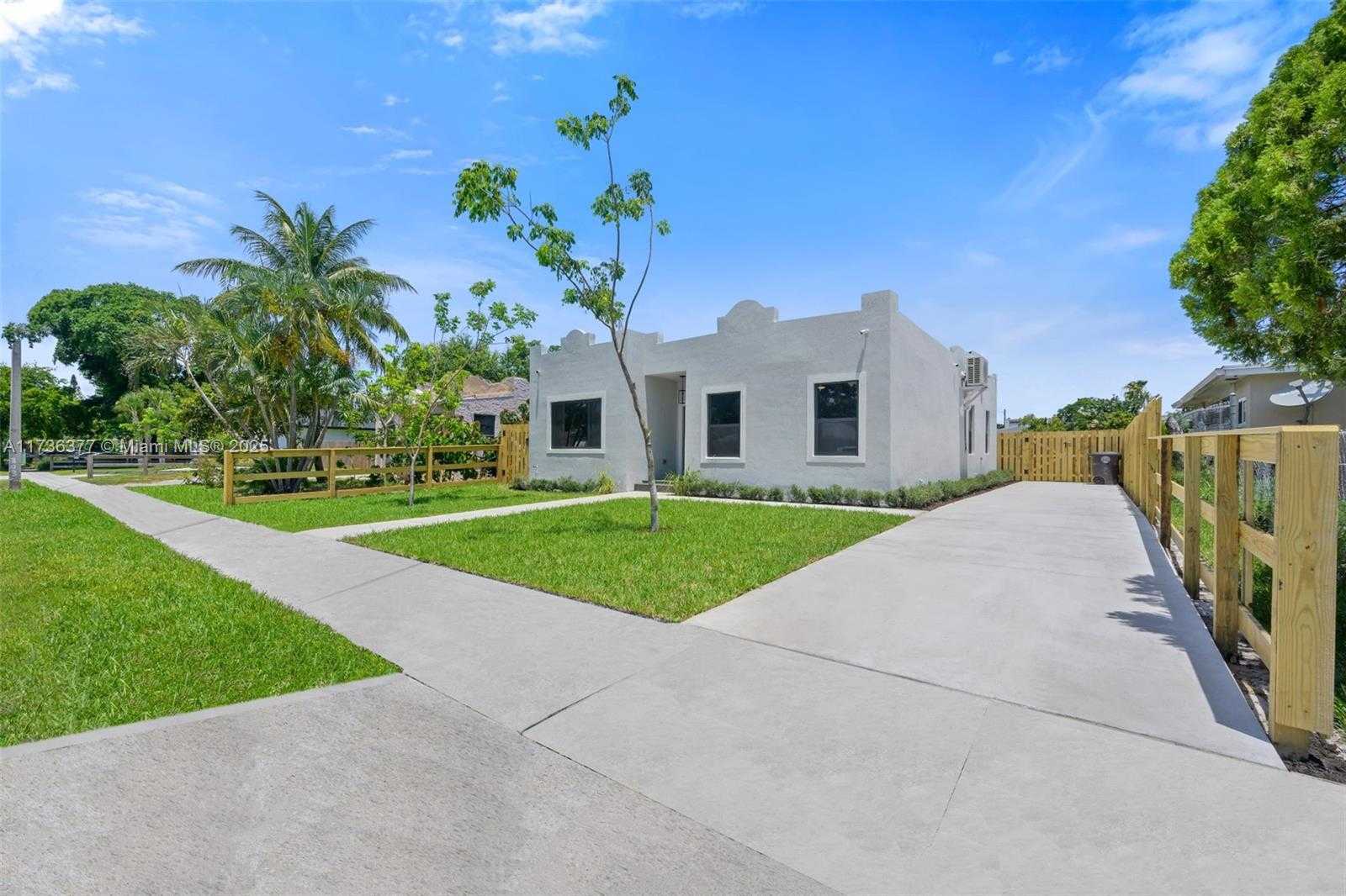 Small Image of 619 35th St, West Palm Beach, FL 33407, USA Number 28