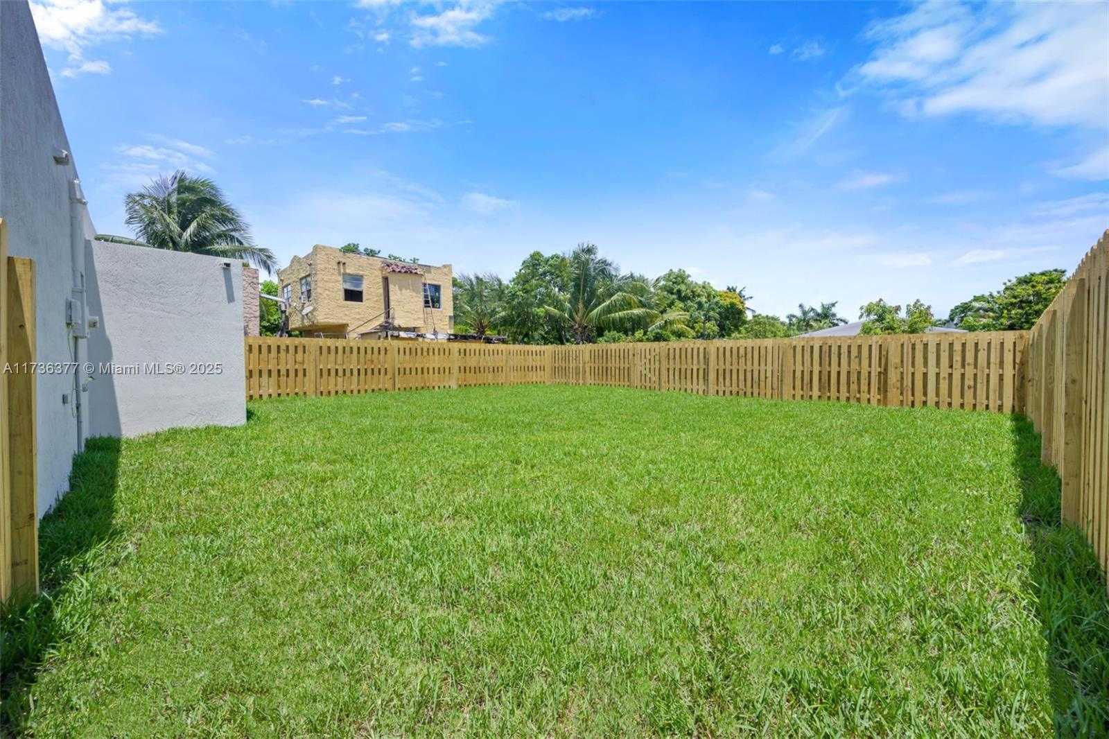 Small Image of 619 35th St, West Palm Beach, FL 33407, USA Number 29