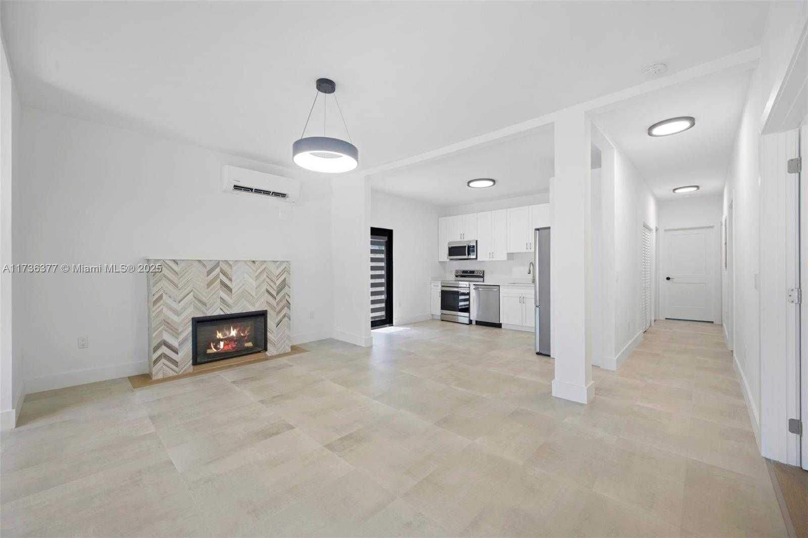 Small Image of 619 35th St, West Palm Beach, FL 33407, USA Number 3