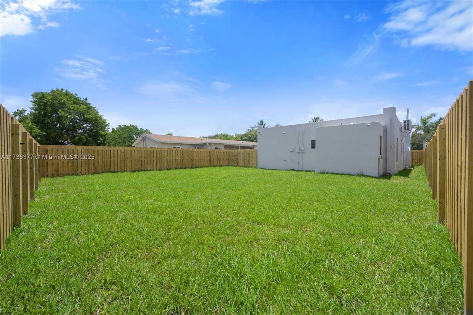 Small Image of 619 35th St, West Palm Beach, FL 33407, USA Number 30